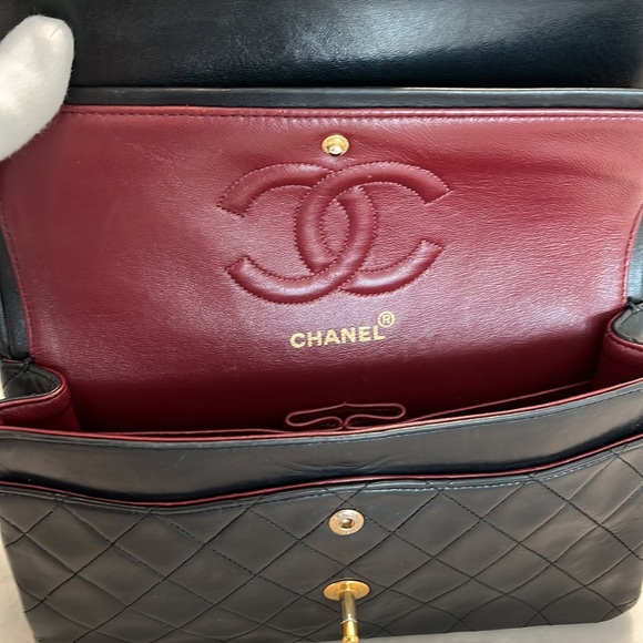 Chanel Vintage Classic Medium Double Flap Bag - Picture 8 of 15